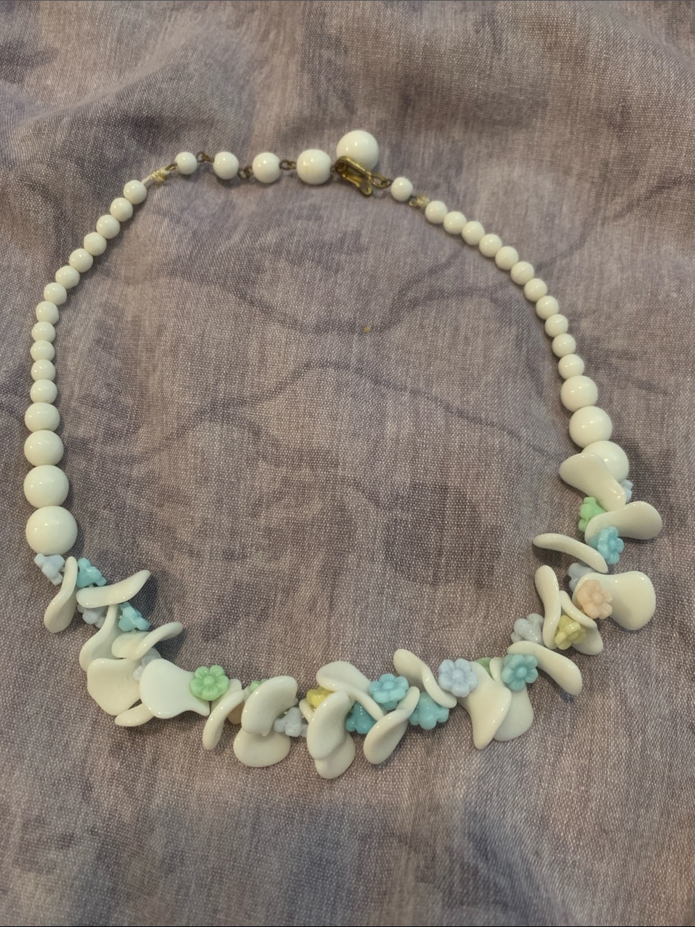 Vintage White Milk Glass Floral Accent Choker Necklace